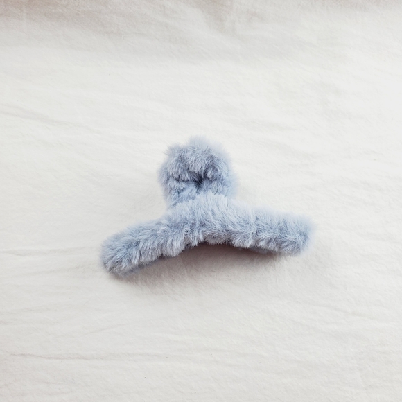 Plush hair claw clip hair accessories - Picture 3 of 7